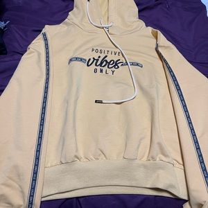 Yellow hoodie for sale. Won’t fit.
